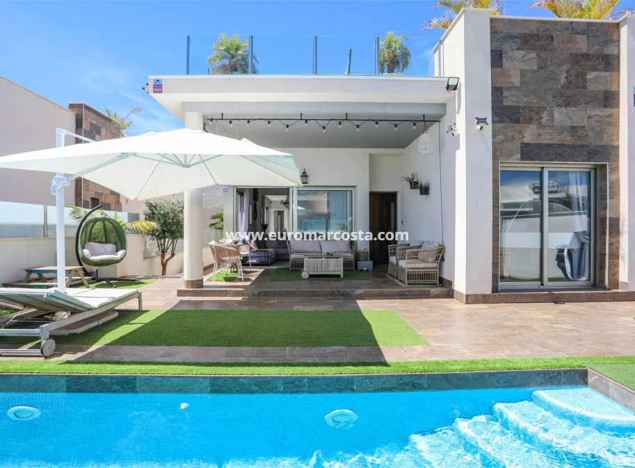 Sale - Chalet - Orihuela Costa