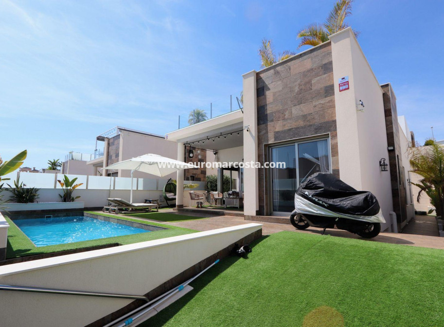 Sale - Chalet - Orihuela Costa