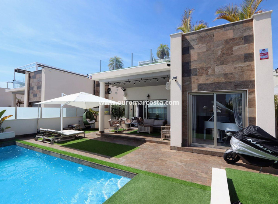 Sale - Chalet - Orihuela Costa