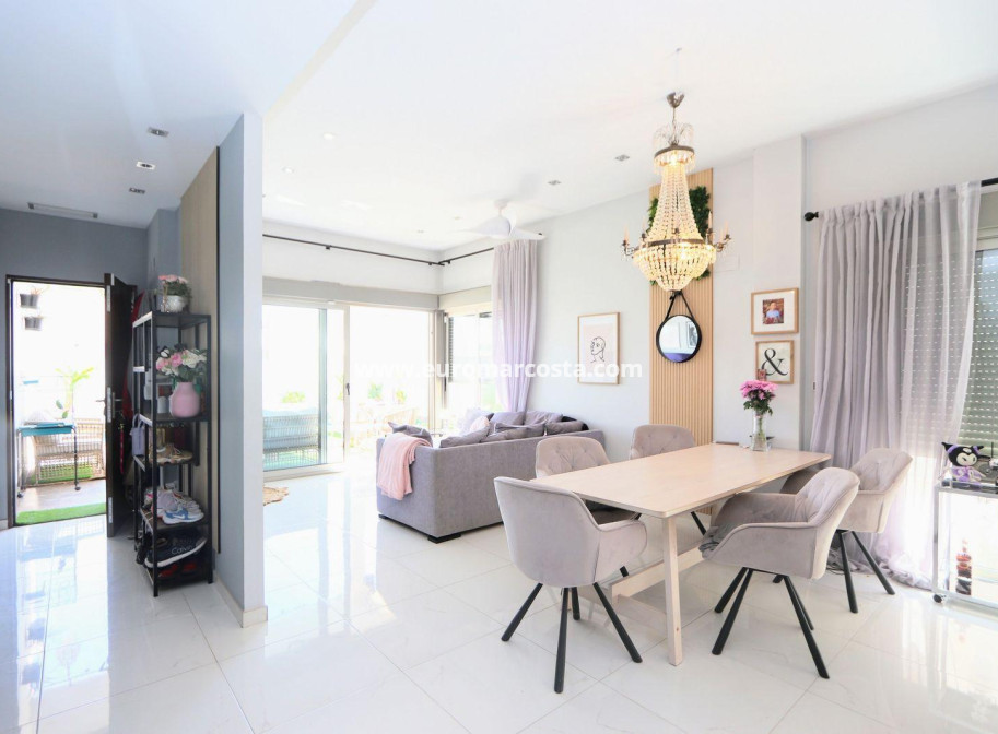 Sale - Chalet - Orihuela Costa