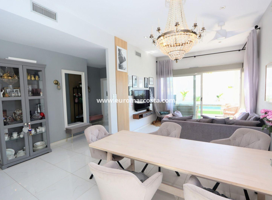 Sale - Chalet - Orihuela Costa