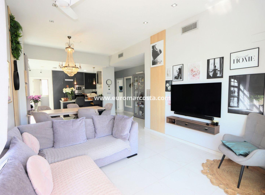 Sale - Chalet - Orihuela Costa