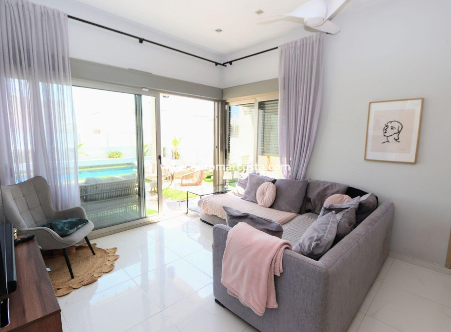 Sale - Chalet - Orihuela Costa