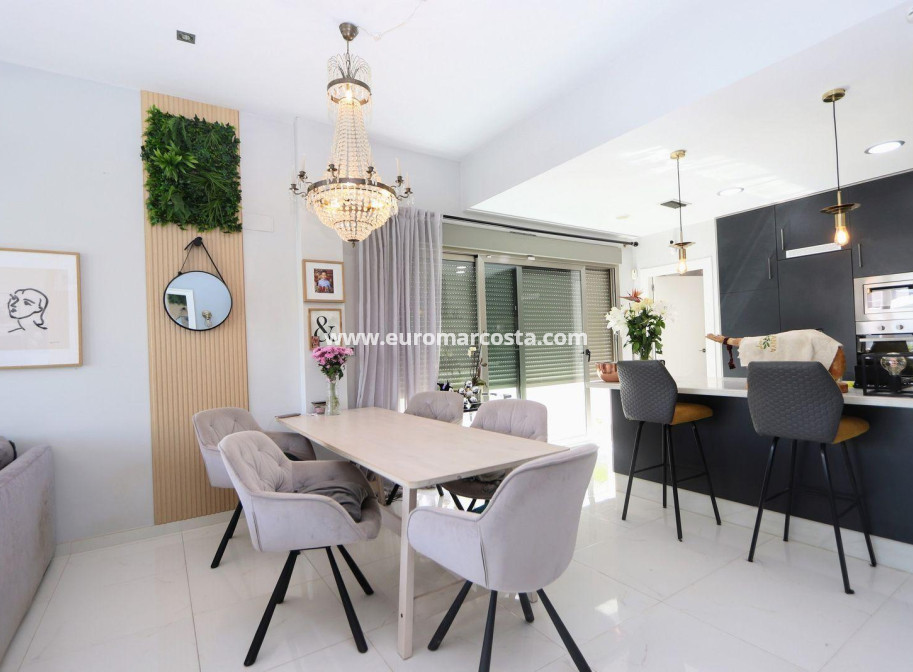 Sale - Chalet - Orihuela Costa