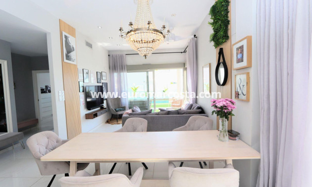 Sale - Chalet - Orihuela Costa