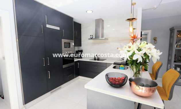 Sale - Chalet - Orihuela Costa