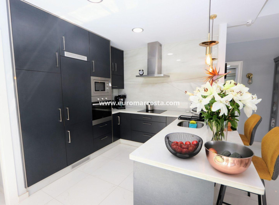 Sale - Chalet - Orihuela Costa