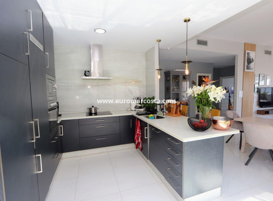 Sale - Chalet - Orihuela Costa