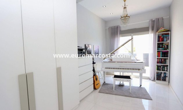Sale - Chalet - Orihuela Costa