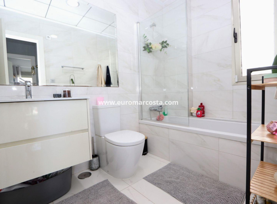 Sale - Chalet - Orihuela Costa