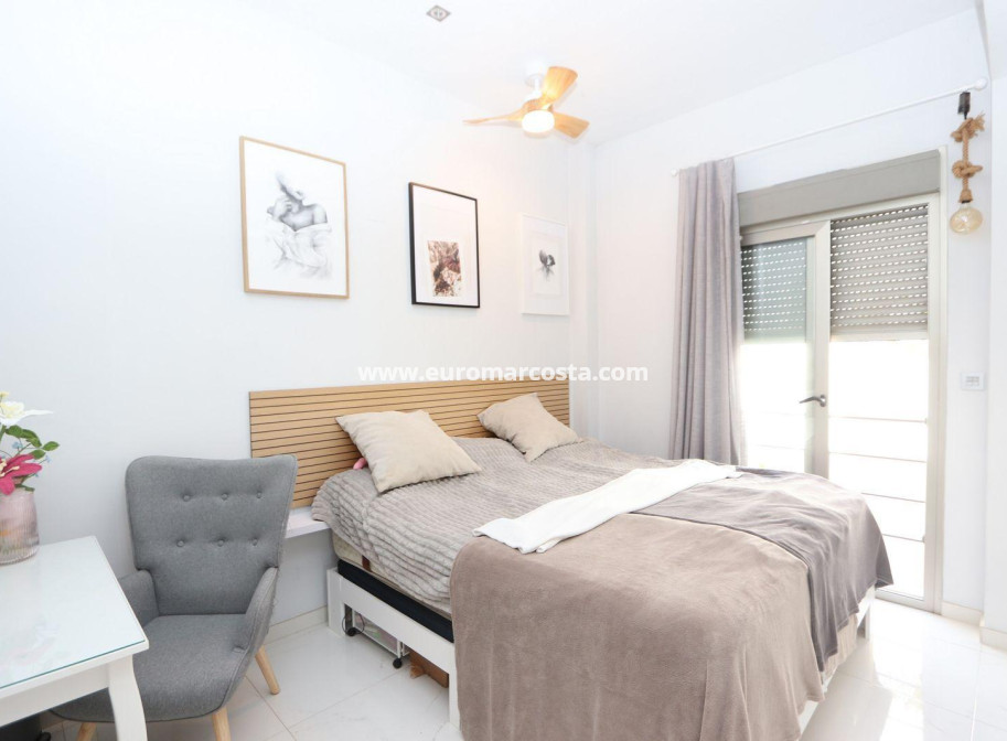 Sale - Chalet - Orihuela Costa