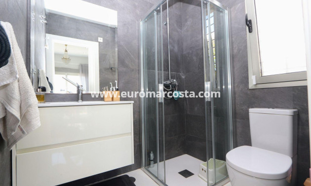 Sale - Chalet - Orihuela Costa