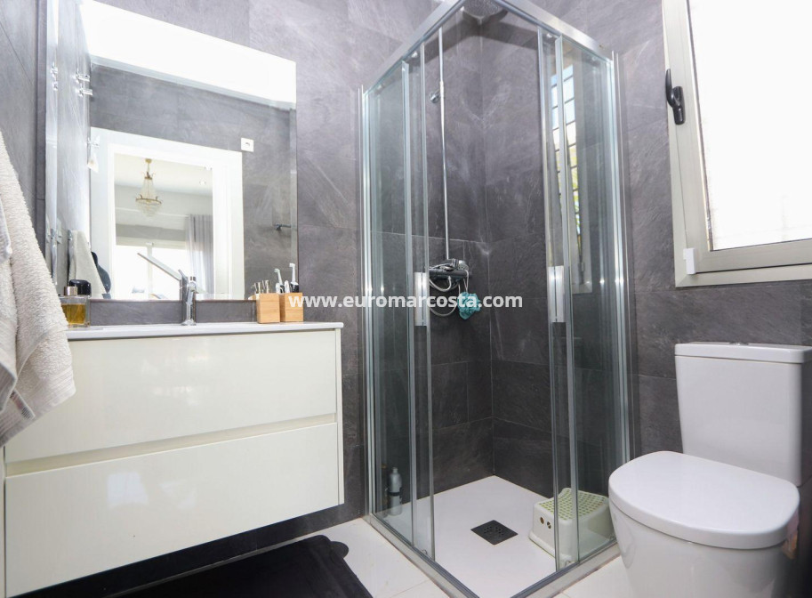 Sale - Chalet - Orihuela Costa