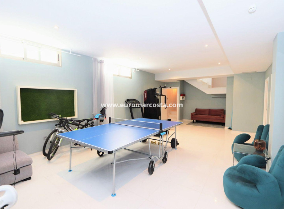 Sale - Chalet - Orihuela Costa