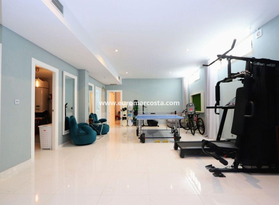 Sale - Chalet - Orihuela Costa