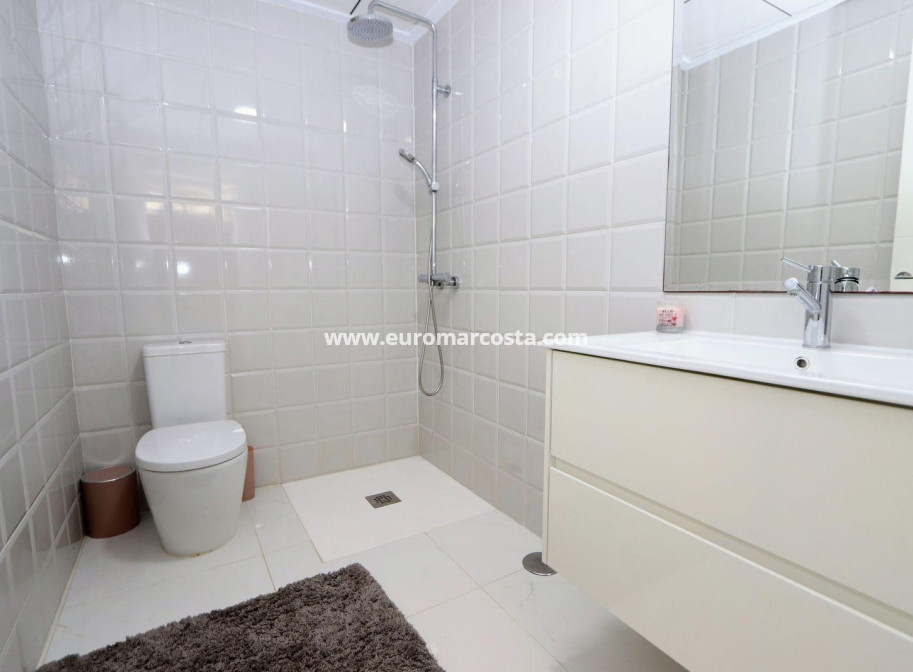 Sale - Chalet - Orihuela Costa