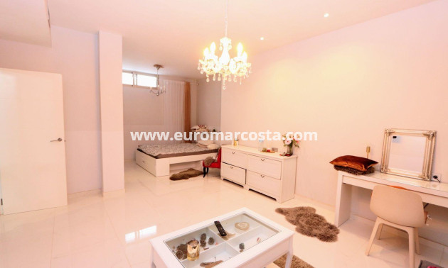 Sale - Chalet - Orihuela Costa