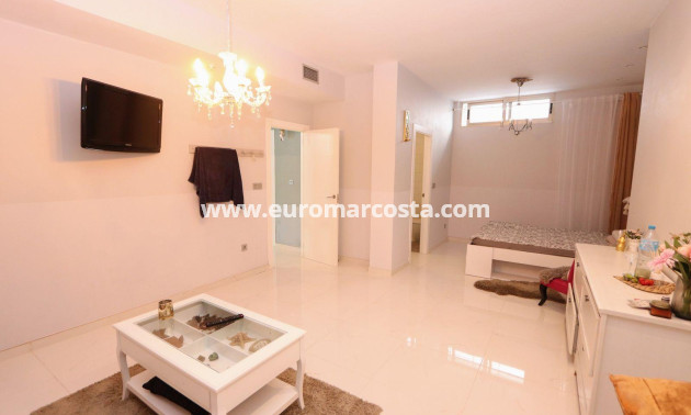Sale - Chalet - Orihuela Costa