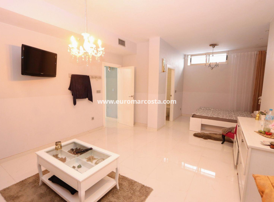 Sale - Chalet - Orihuela Costa