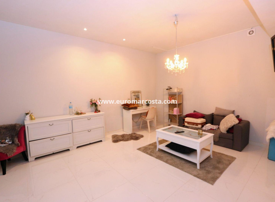 Sale - Chalet - Orihuela Costa