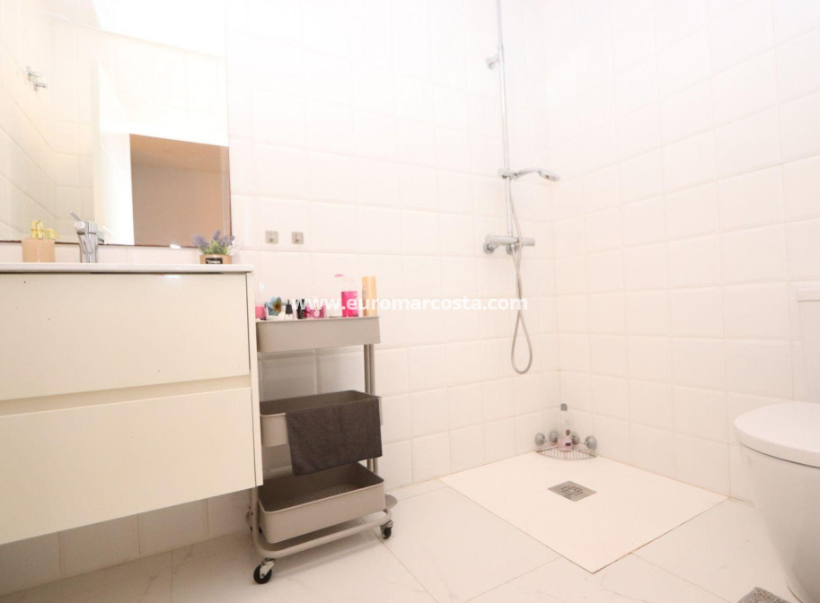 Sale - Chalet - Orihuela Costa