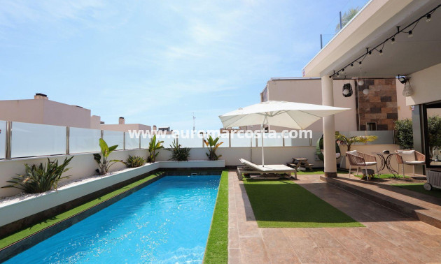 Sale - Chalet - Orihuela Costa