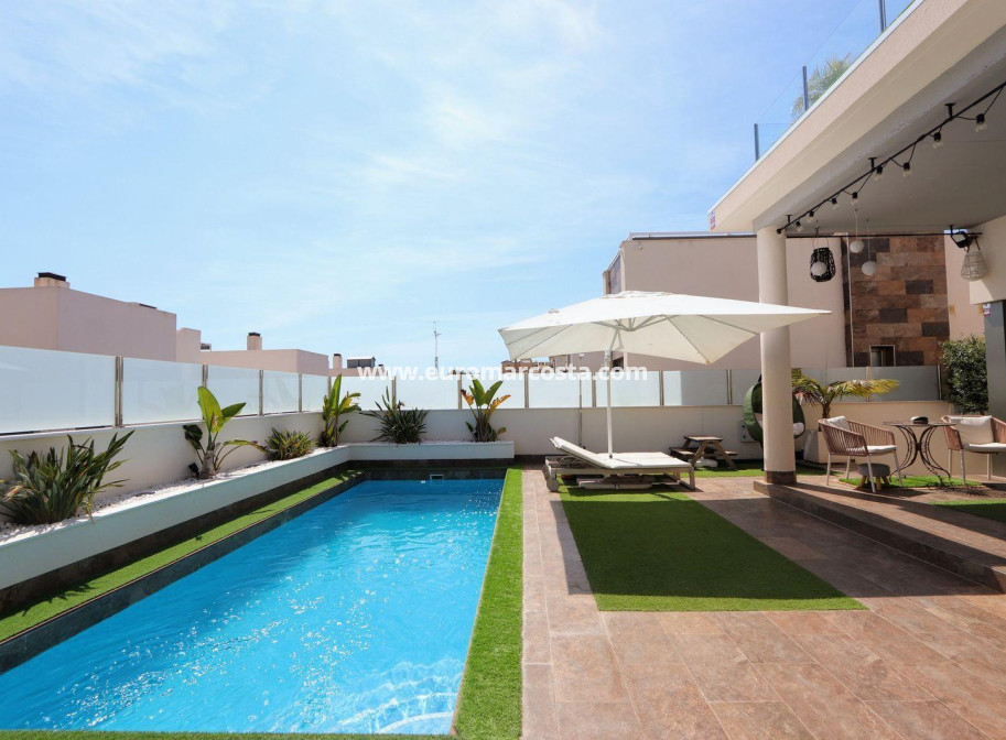 Sale - Chalet - Orihuela Costa
