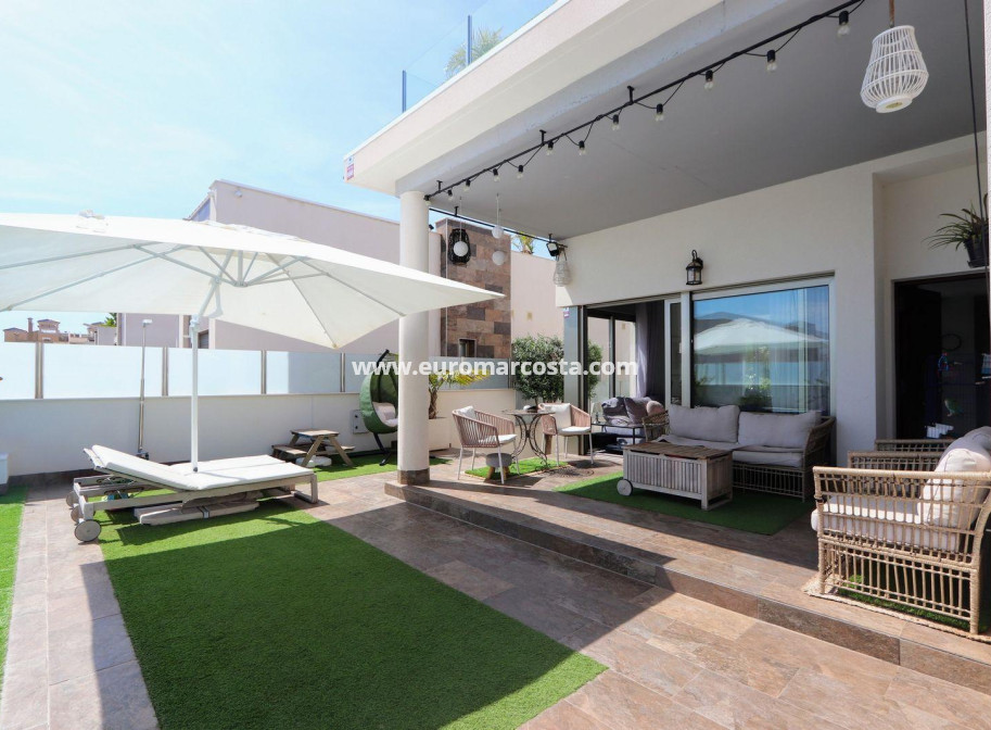 Sale - Chalet - Orihuela Costa