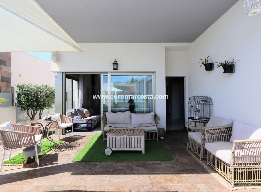 Sale - Chalet - Orihuela Costa