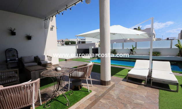 Sale - Chalet - Orihuela Costa