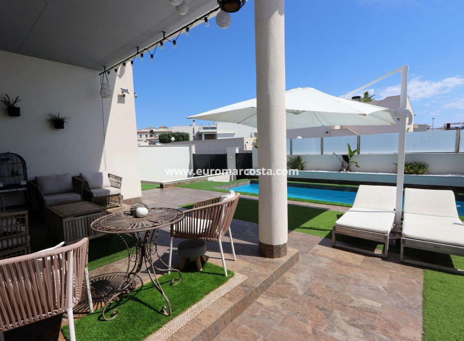 Sale - Chalet - Orihuela Costa