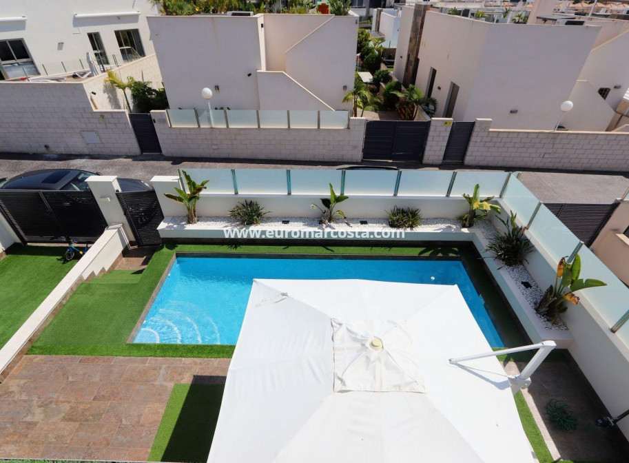 Sale - Chalet - Orihuela Costa