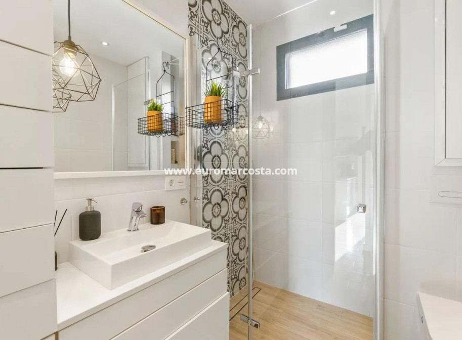 Sale - Chalet - Orihuela Costa