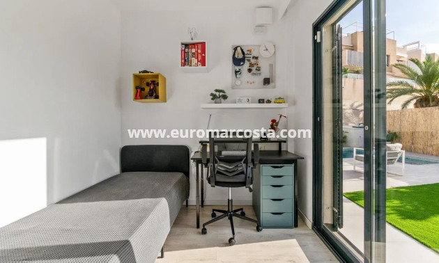 Sale - Chalet - Orihuela Costa