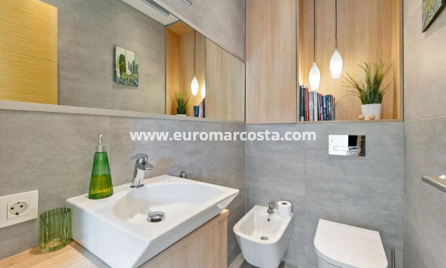 Sale - Chalet - Orihuela Costa