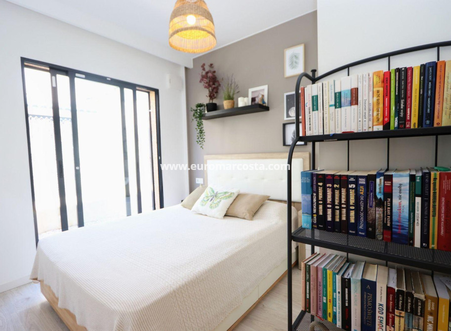 Sale - Chalet - Orihuela Costa