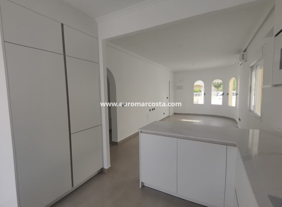 Sale - Villa - Orihuela