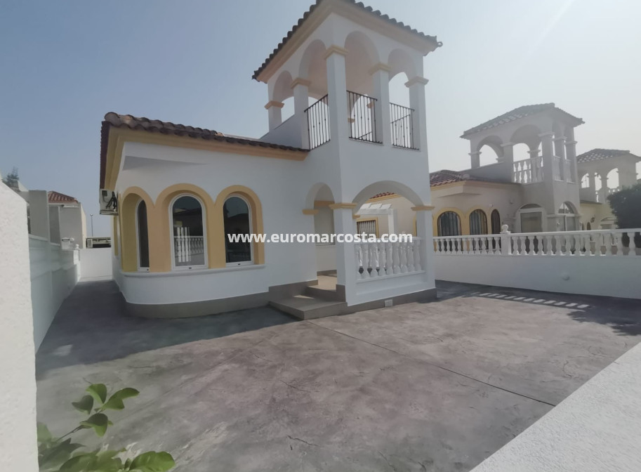 Sale - Villa - Orihuela