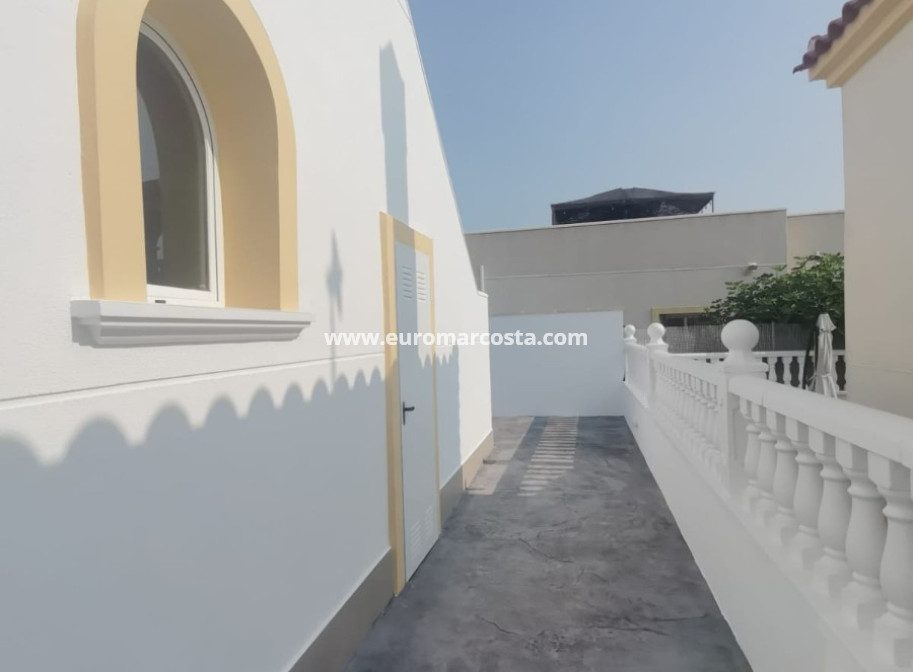 Sale - Villa - Orihuela