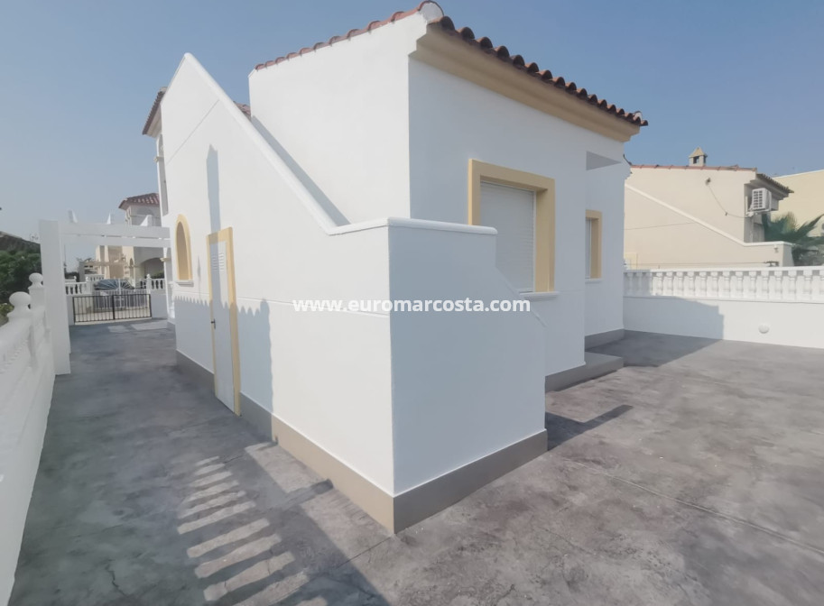 Sale - Villa - Orihuela
