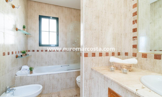 Sale - Villa - Orihuela Costa