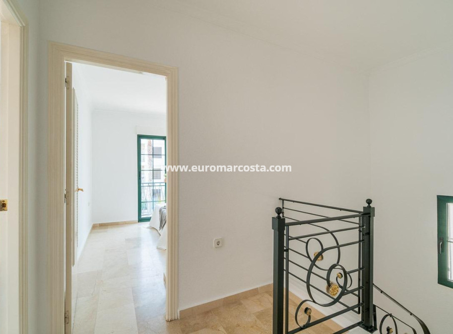Sale - Villa - Orihuela Costa