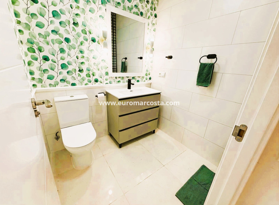 Sale - Townhouse - Torrevieja - TORREVIEJA