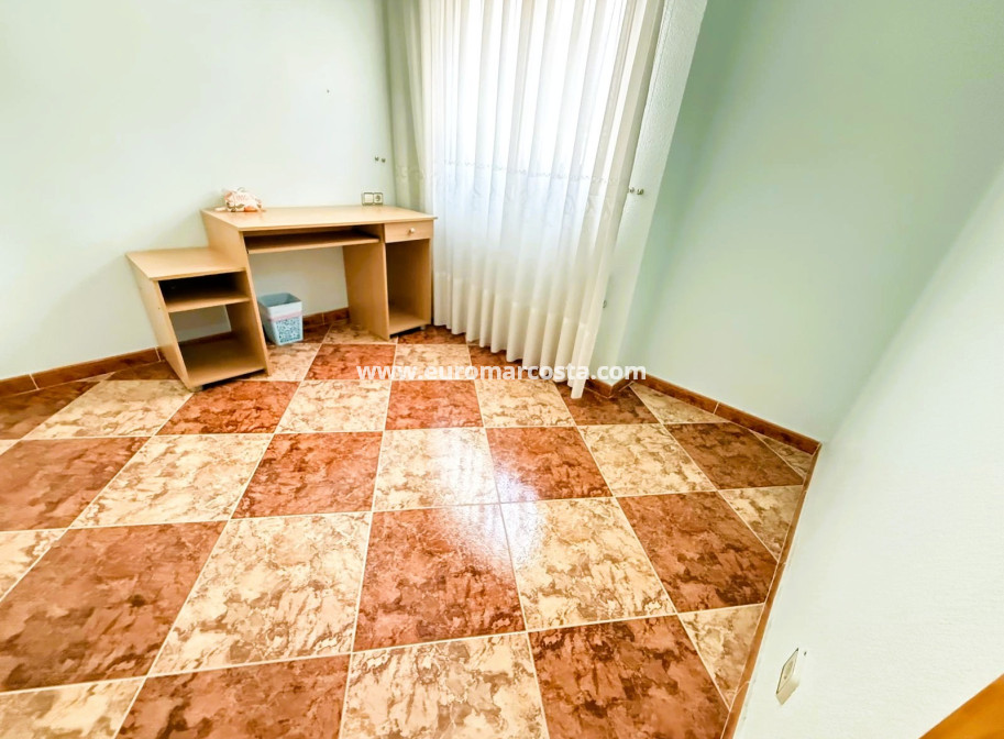 Sale - Apartment / flat - Guardamar del Segura