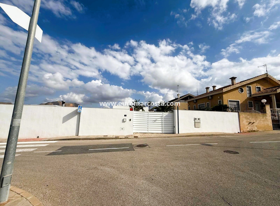 Sale - Villa - Orihuela