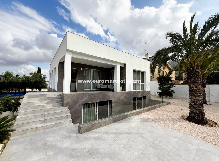 Sale - Villa - Orihuela
