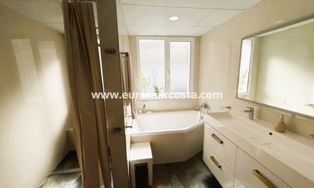 Sale - Villa - Orihuela