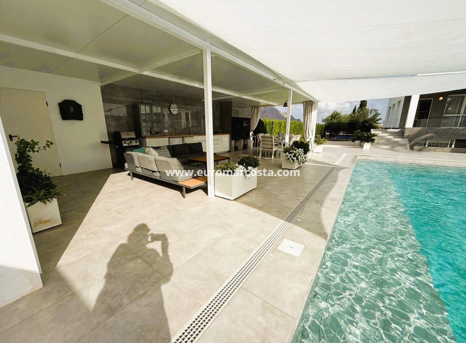 Sale - Villa - Orihuela