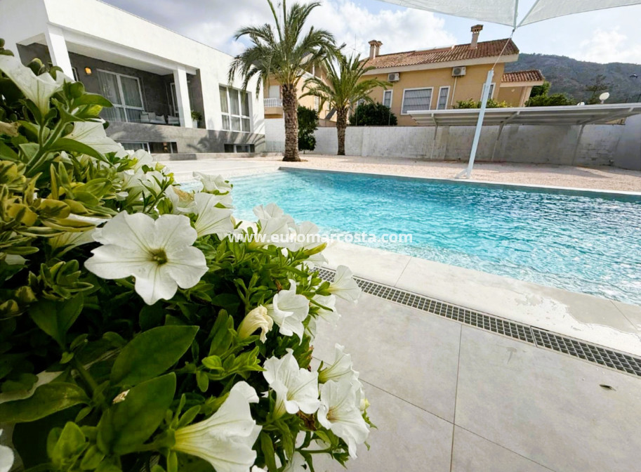 Sale - Villa - Orihuela