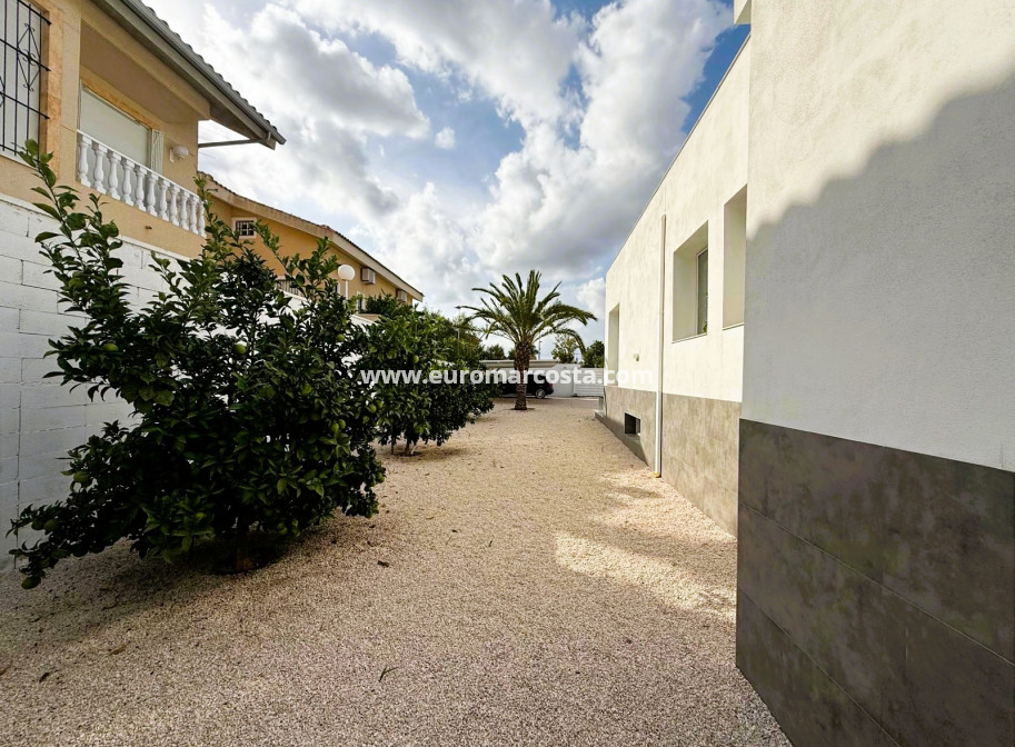 Sale - Villa - Orihuela